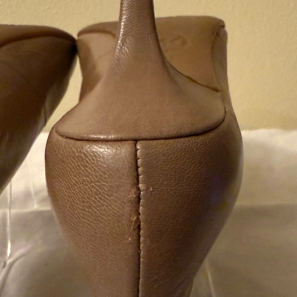 Michael Kors Tan Kitten Heel Pumps, GUC, Size 5. - Picture 12 of 14